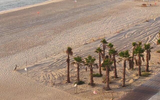 Colony Beach Apartment 705