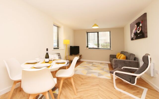 Modern Spacious 2 Bedroom Apartment