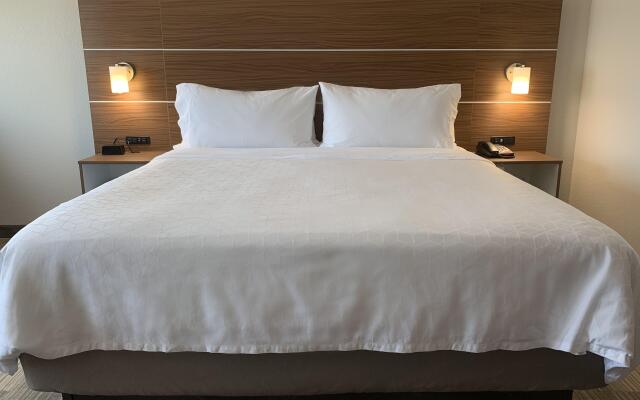 Holiday Inn Express & Suites Moore by IHG