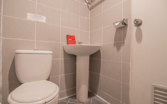 RedDoorz Plus near Undip Pleburan