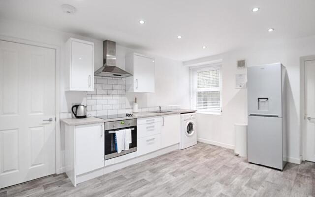 Perfect Location with Parking -Jersey Lodge
