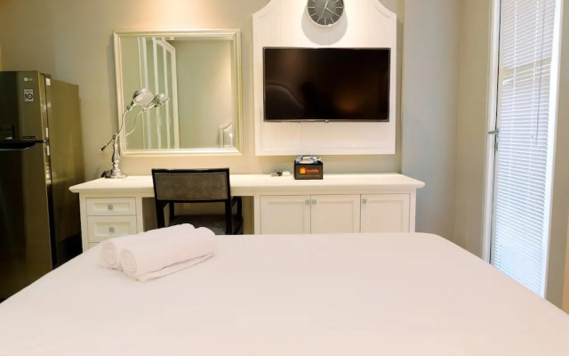 Elegant Studio Menteng Park Apartment