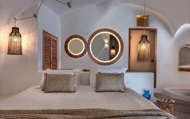 White Santorini Suites & Spa
