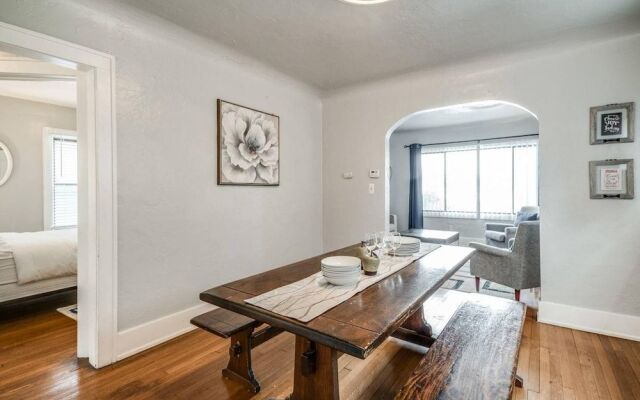 Shiny and comfortable Oakland House