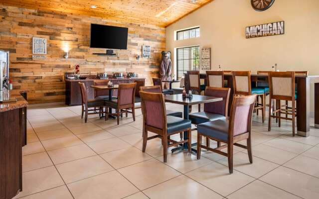 White Pines Inn & Suites