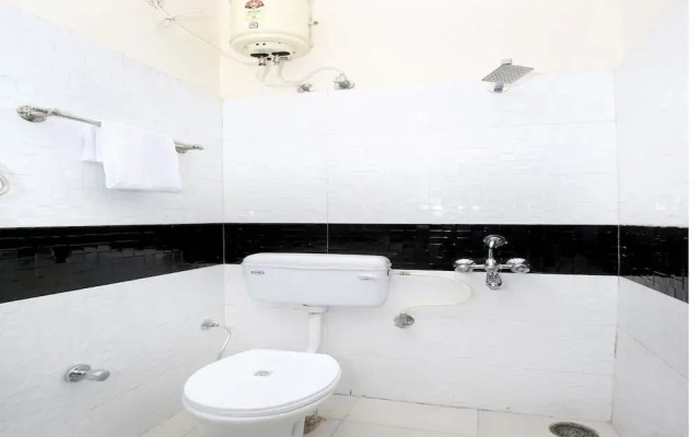 OYO 11421 Regal Residency