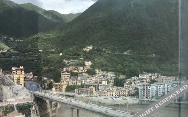 Yajiang Kangba Hanzi Hotel