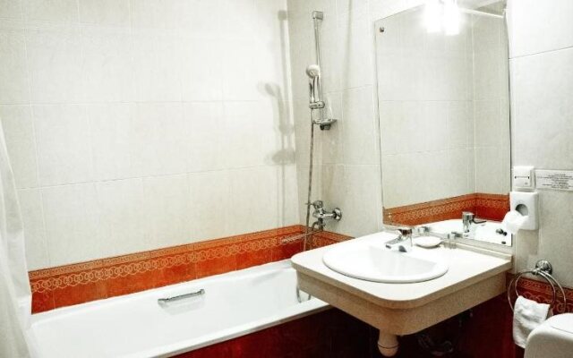 Отель Дафна