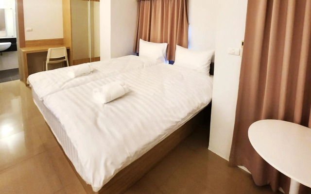 Prom Ratchada Hotel