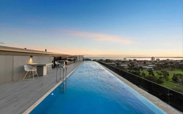 Luxury 3 Bedroom Penthouse With Bay and City View