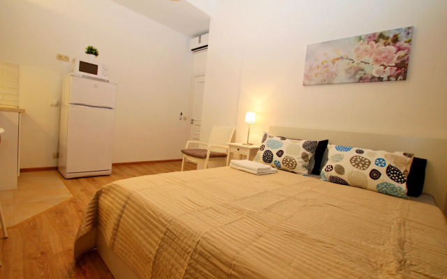 Tverskaya Street (Тверская Стрит) на улице Нижняя 5