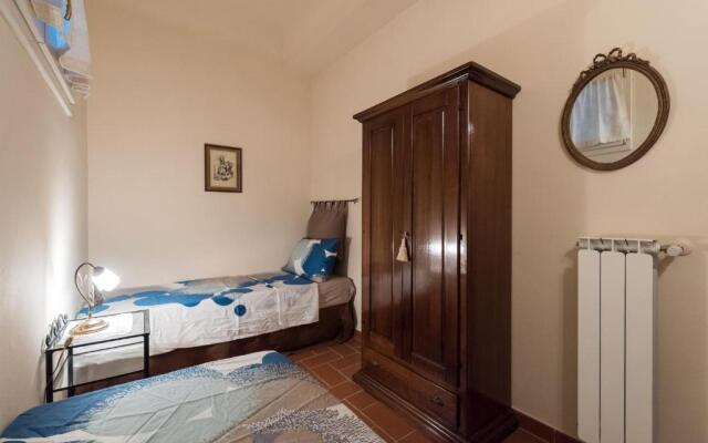 Classic Style Apartment In Center