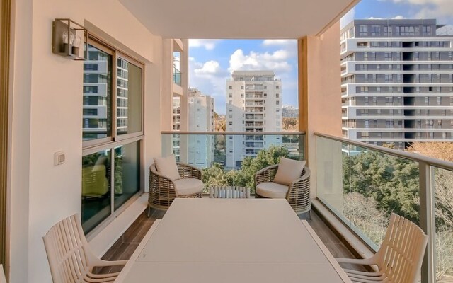 Condo & Pool in New North by FeelHome