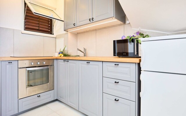 Hedera Estate, Hedera A16