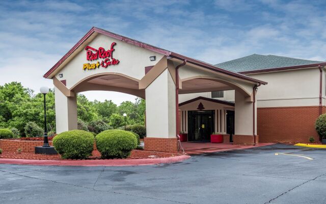 Red Roof Inn PLUS+ & Suites Opelika