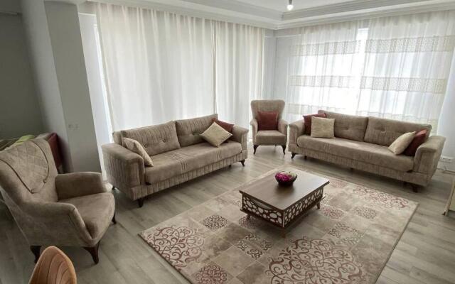 Lovely 3 Bedrooms Luxury APT with pool and Gym