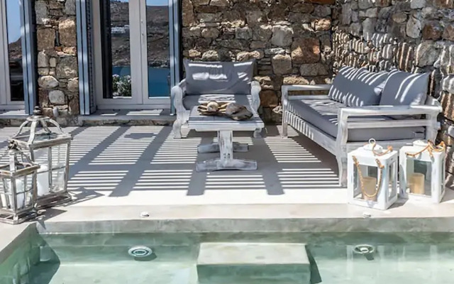 Etesians Suites & Villas