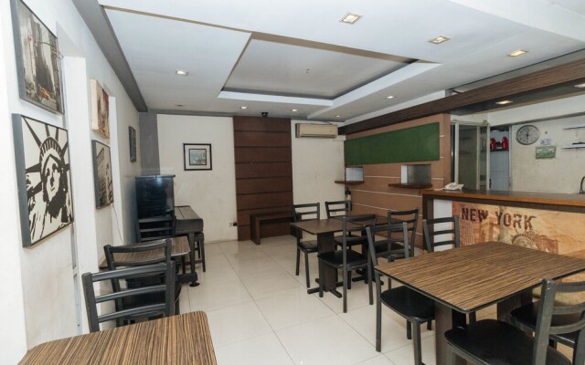RedDoorz near Quezon City Circle