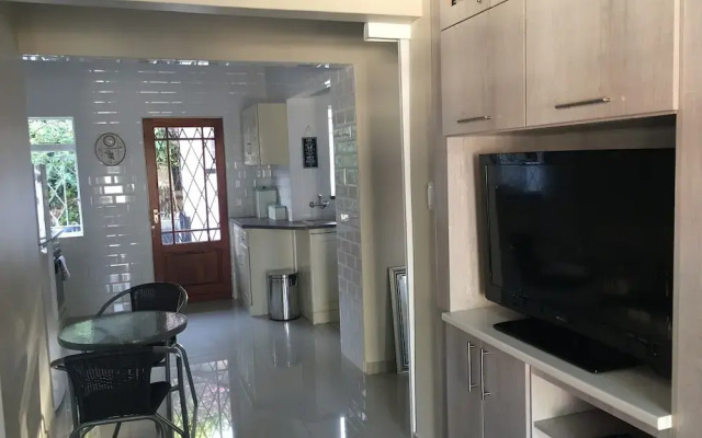 Madison House & Cottages