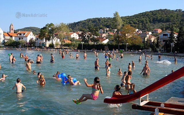 Nearby Beach, Modern Apartment Arena