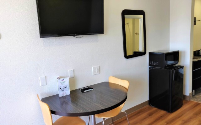 Motel 6 Fresno, CA - Yosemite Hwy