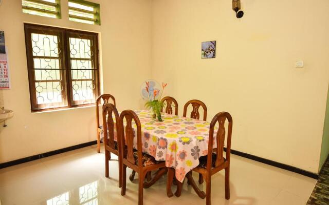 Deniyawatta Bungalow