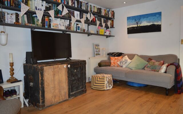 Top Floor Central 2 Bedroom Apartment