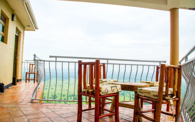 Queen Elizabeth Park View Tourist Lodge