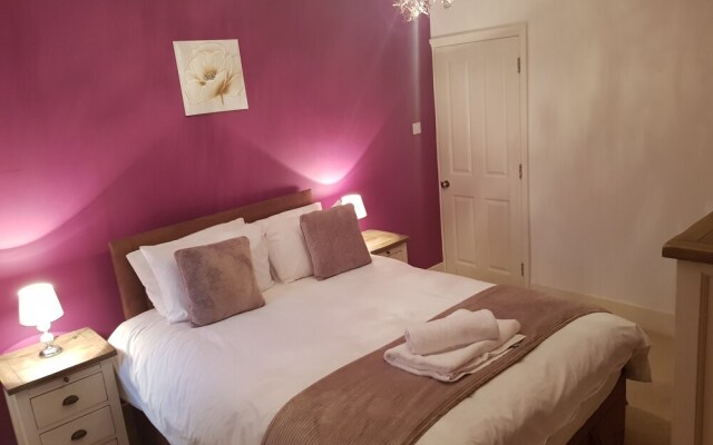 3 Bedroom House With Garden in Ware