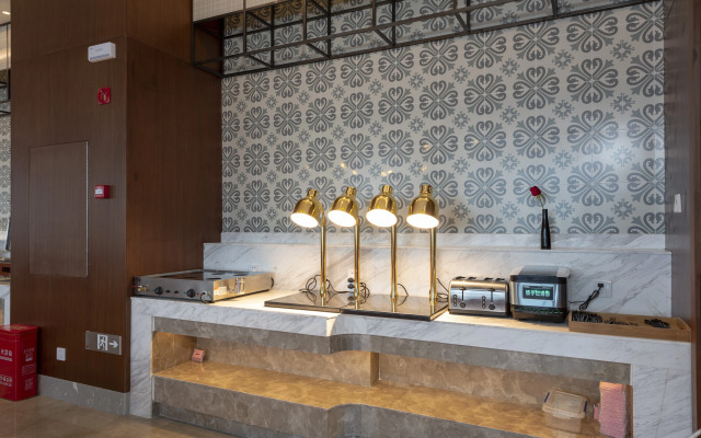 Vienna International Hotel Deng Zhou YingBinGuan