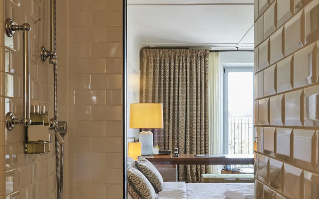 Louis Hotel