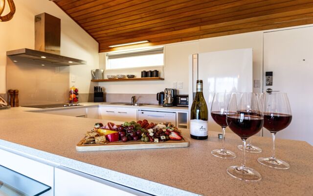 Alpine Gold With Incredible Lake Views SPA