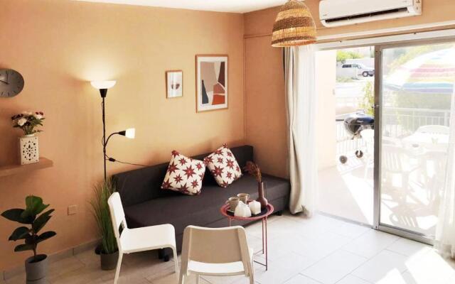 Seaside Maisonette 200M from sea