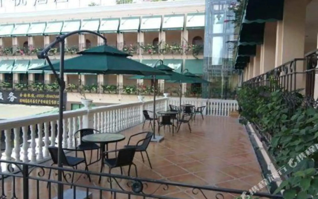Royal Hotel