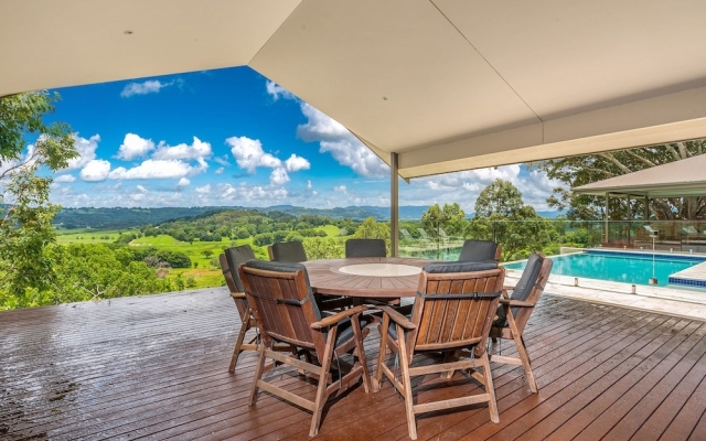 Serene - a spacious luxury holiday retreat