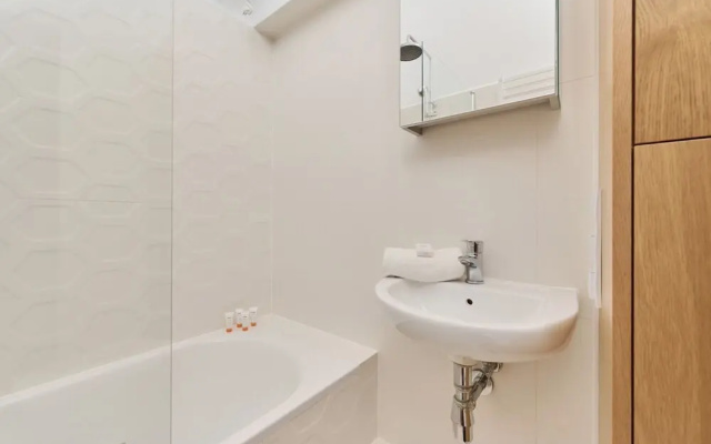 Spacious Apartment Saperów By Renters