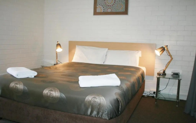 The Plains Motor Inn