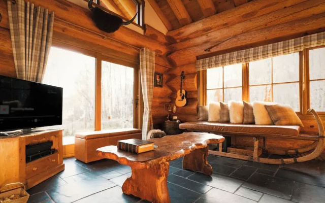 Caledonian Cabin