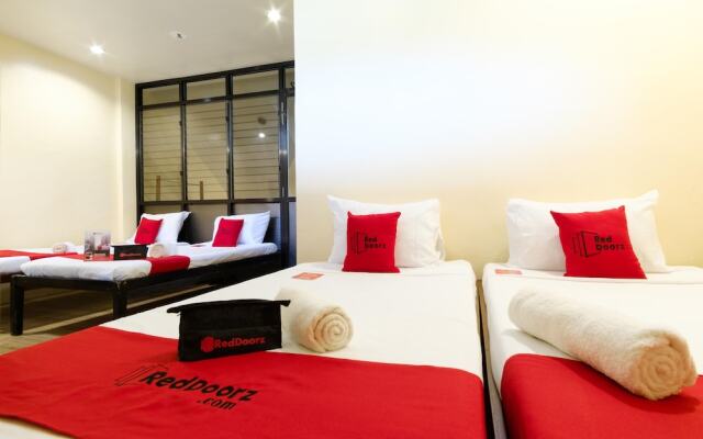 Augusta Apartment by RedDoorz