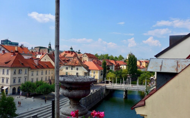 Old Town Terrasse View on Ljubljana River
