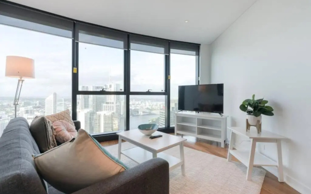 Lvl 57 Skytower Breathtaking Views CBD Wifi Carpark by Stylish Stays – Guest Rooms – Brisbane