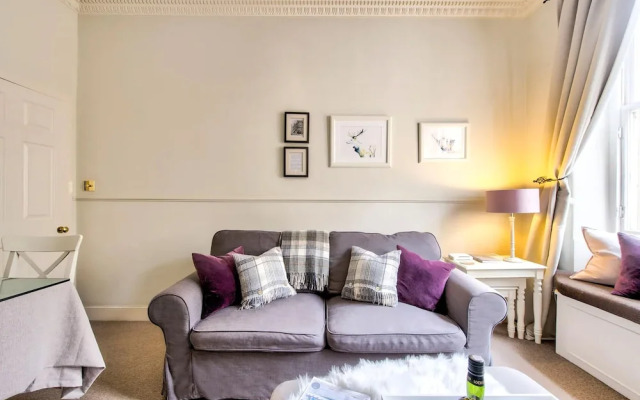 JOIVY 1-Bed Flat In Edinburgh Old Town