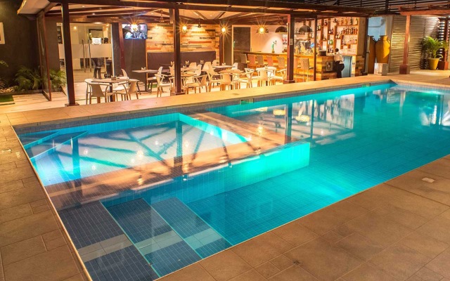 Earl Heights Suites Hotel