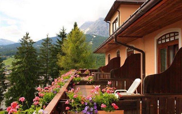 Boutique Hotel Villa Blu Cortina - Elegant 4 Stars Hotel Cortina d'Ampezzo