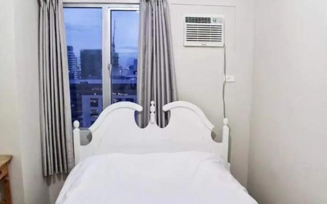 21 Flr Highrise And Seaview Near Ayala