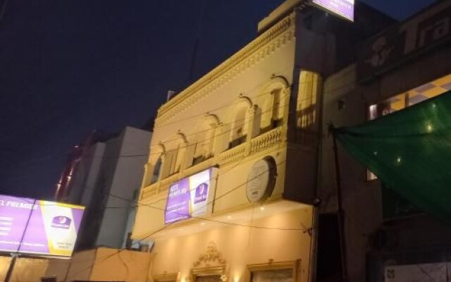 Hotel Premier Inn Johar Town