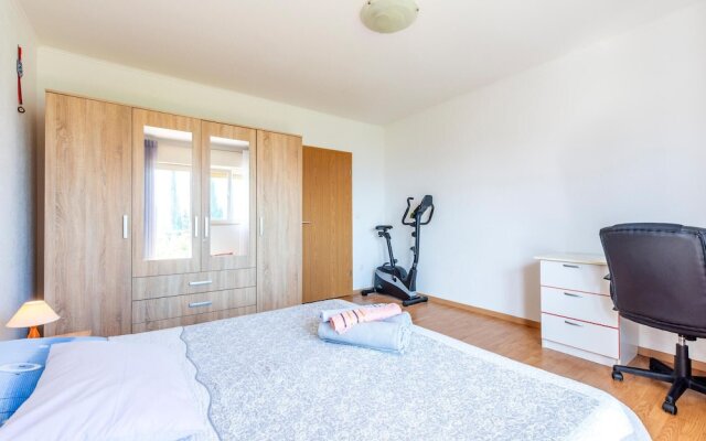 Nice Apartment in Duce With 2 Bedrooms and Wifi