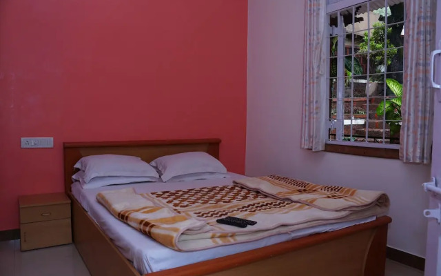 Hotel Godai Girikunj