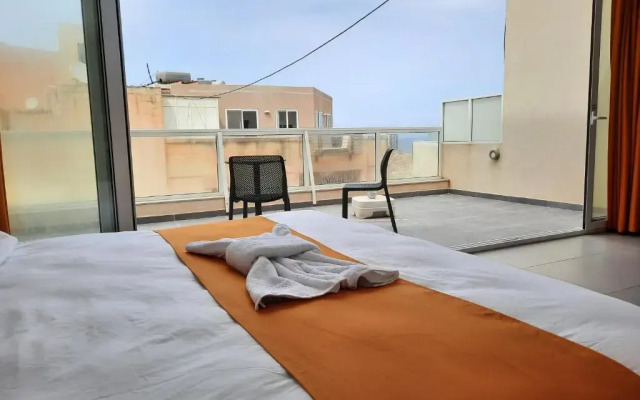 Shoreline Hotel
