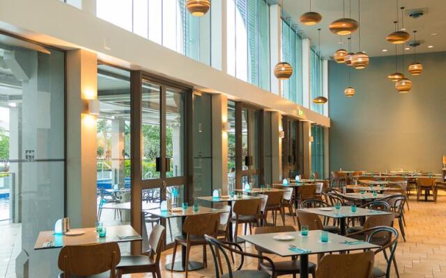 Cairns Harbourside Hotel
